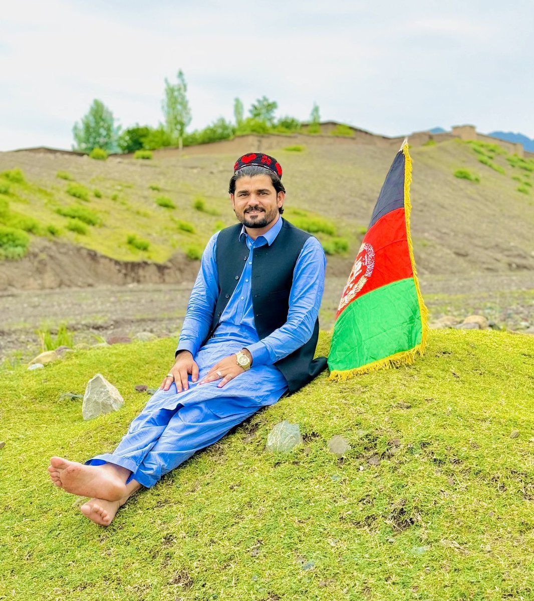 wasilFz's tweet photo. ته خپله وینه ورنذرانه کړه
دا حتمي نده چې ته به بر شې
قرباني هسې د مینې کار دی
عوض یې نشته که پرې خبر شې
- س. لایق https://t.co/sS47MnhINr