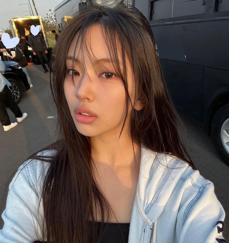Hyein being the biggest loser in a pretty girl’s body: a thread