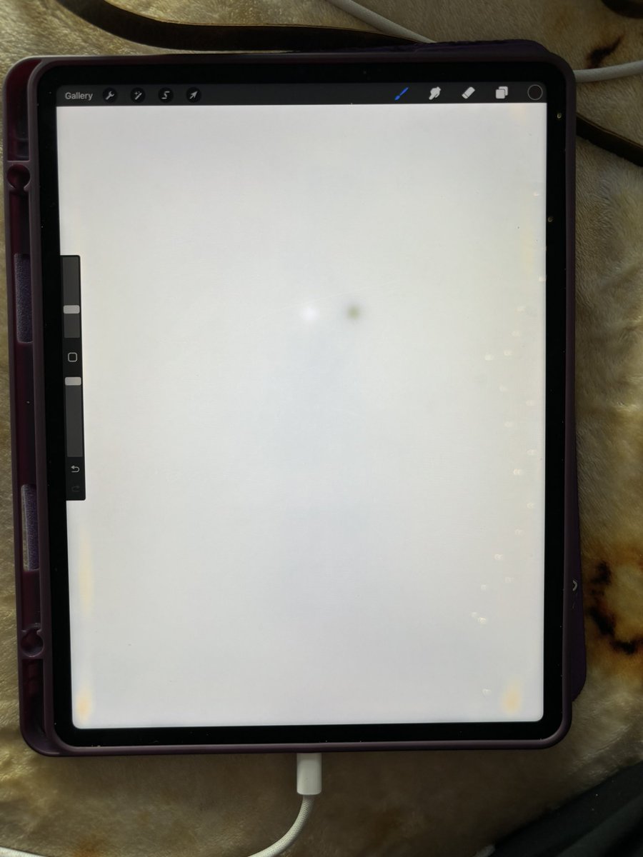 Person: hey Chloe how did senior year treat you? 
Me: look at my iPad 🥲
My iPad fr: