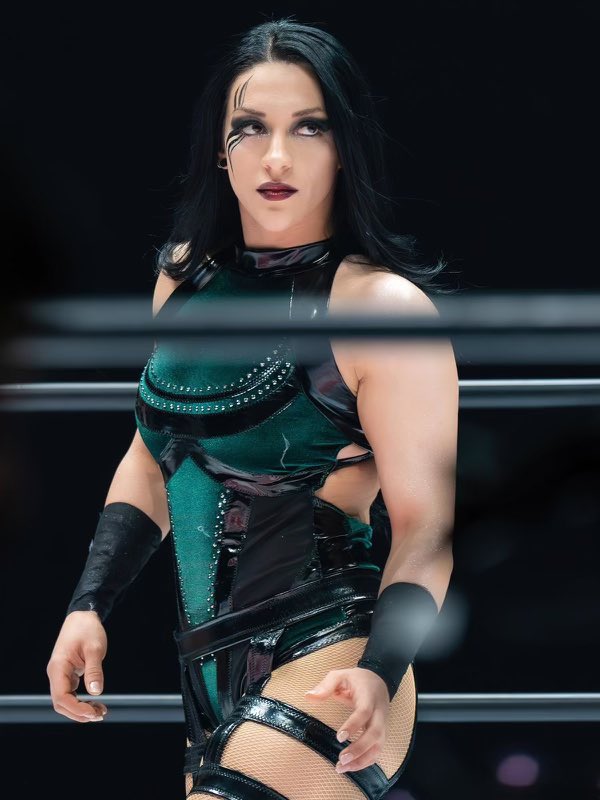 wweespanol's tweet photo. Bienvenida a la familia 
@Steph_Vaquer 🩵🫡🇨🇱
#WWENXT https://t.co/yfAzn7QkF0
