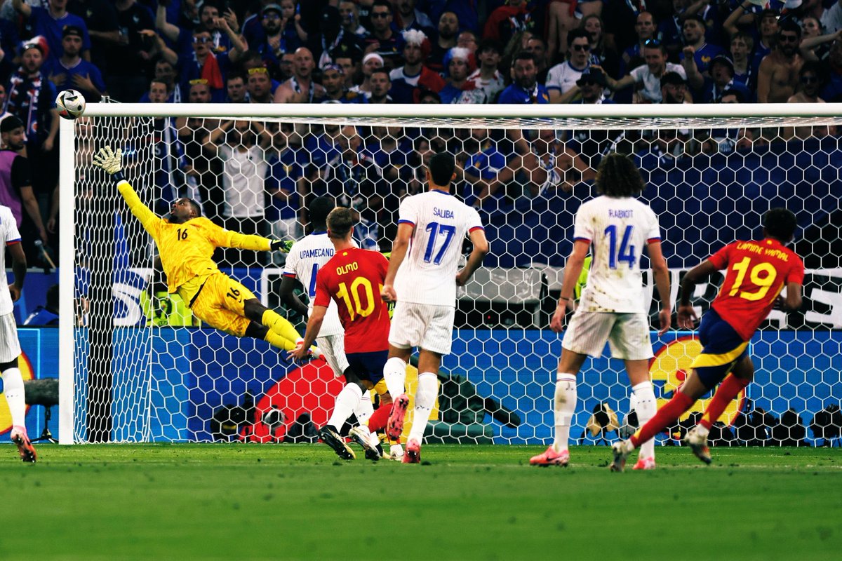 Cr7nismoRM15's tweet photo. @GxllDeAzpi Son ellos los que deberían tener miedo https://t.co/lqzHtinVI2