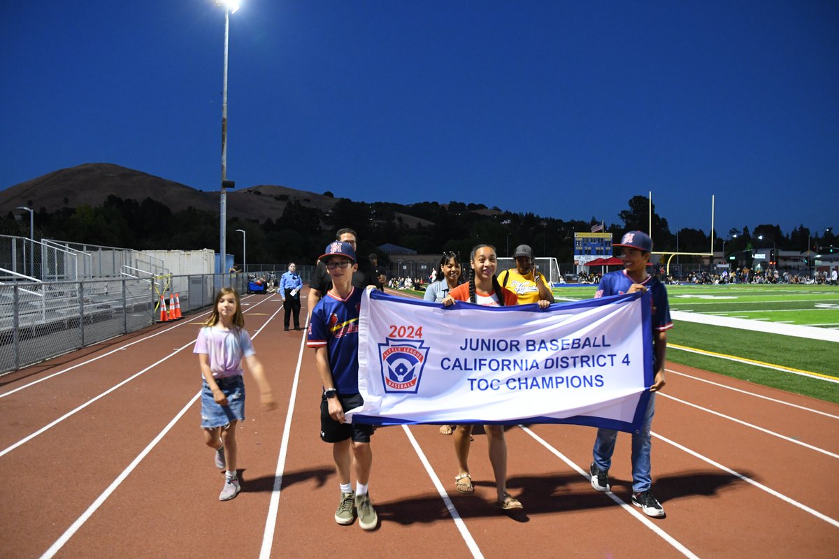 CityofPinole's tweet photo. 🎉The 4th of July parade was a hit last week! Local groups from Pinole proudly marched in front of an audience of 2,200+ people at Pinole Valley High School. Thank you to all of those who participated!

#4thofjulyparade #local #pinoleca #cityofpinole #eastbay #summer2024 https://t.co/U9UTI7iRIw