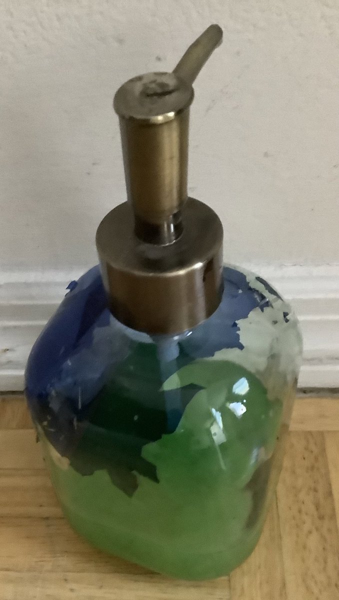 CynOnan's tweet photo. @Target why did this happen? Outside color peel off.  It's barely old.  Is supposed to be blue.  Please advise
Thank you @TargetNews https://t.co/yWPppFOHGJ