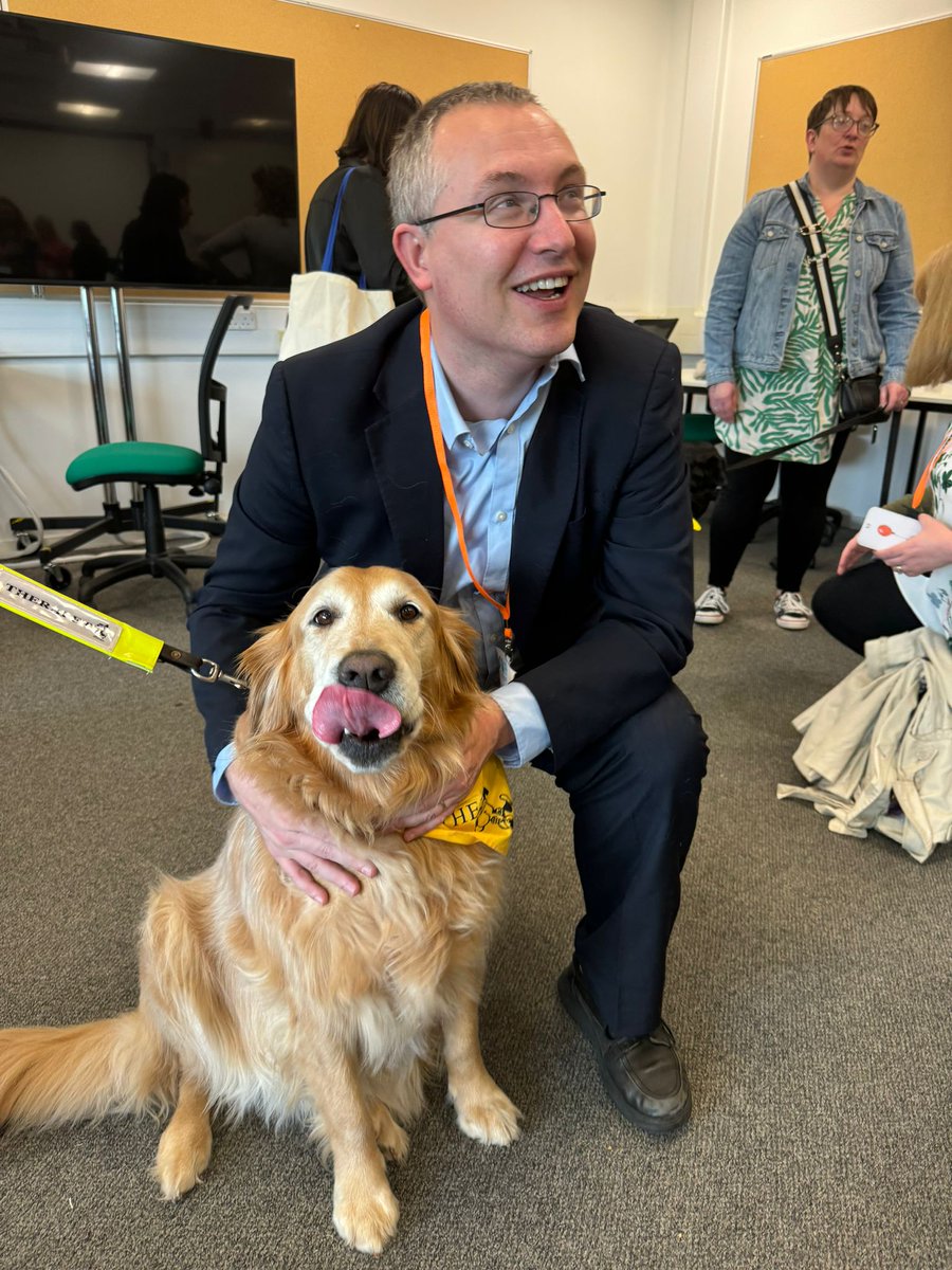 Important take away from the World Bronchiectasis Conference #WBC2024
All conferences should have therapy dogs

This is the way
#EMBARK <a href="/erin_cant/">Erin Cant</a>