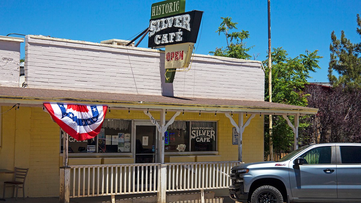 FrontierTerr's tweet photo. #RoadsideDining: In the middle of downtown Pioche’s Main Street, the family-run Historic Silver Café has been satisfying the appetites of locals and visitors alike with hearty breakfasts, lunches, and dinners for more than a century. https://t.co/yFST8qnbgX https://t.co/SiilmDR6Ph