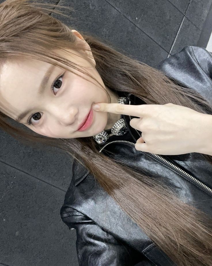 🎁 : YUJULEES! Com o aniversário da #YUJU se aproximando nós iremos criar um grupo com YUJULEES para decidir e falar sobre oque devemos fazer para comemorar o aniversário dela!

Se você se interessa em entrar no grupo comente '🐿️' para adicionarmos você.

#남유주 #NAMYUJU