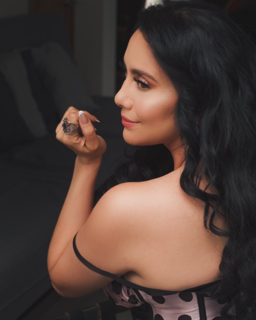 SUGEY ABREGO ™ (@sugeyabrego) on Twitter photo Tú provocas una hermosa sonrisa en mí, que ni siquiera yo sabía que tenía… 🥰
¡Linda y fría tarde de miércoles, mis golosos! ¡Les mando una #lluviadebesos y mucho amor! ❤️💋
📸: <a href="/AleraMX/">Alera Entertainment</a>
#SugeyAbrego #SuLovers #FelizMiercoles #AgradecidaYFeliz Tú provocas una hermosa sonrisa en mí, que ni siquiera yo sabía que tenía… 🥰
¡Linda y fría tarde de miércoles, mis golosos! ¡Les mando una #lluviadebesos y mucho amor! ❤️💋
📸: <a href="/AleraMX/">Alera Entertainment</a>
#SugeyAbrego #SuLovers #FelizMiercoles #AgradecidaYFeliz