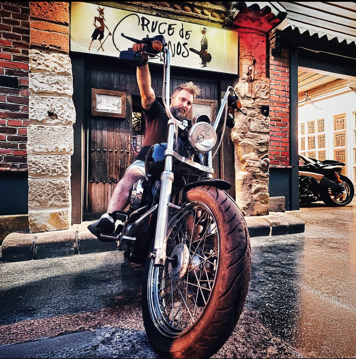 crucecaminosbar's tweet photo. Cruce de Caminos I.A 2.0!!🔥🤘🏻
📷 Imagen by @Theybizz
#crucedecaminos #rock #villalba #colladovillalba #biker #madrid #bike #biker #rockandroll #rocknroll #moto #motobar #motero #barmotero #harley #harleydavidson #custom #follow #beer #cerveza #rocknroll #motocustom #harley https://t.co/qEqFQtN9rQ