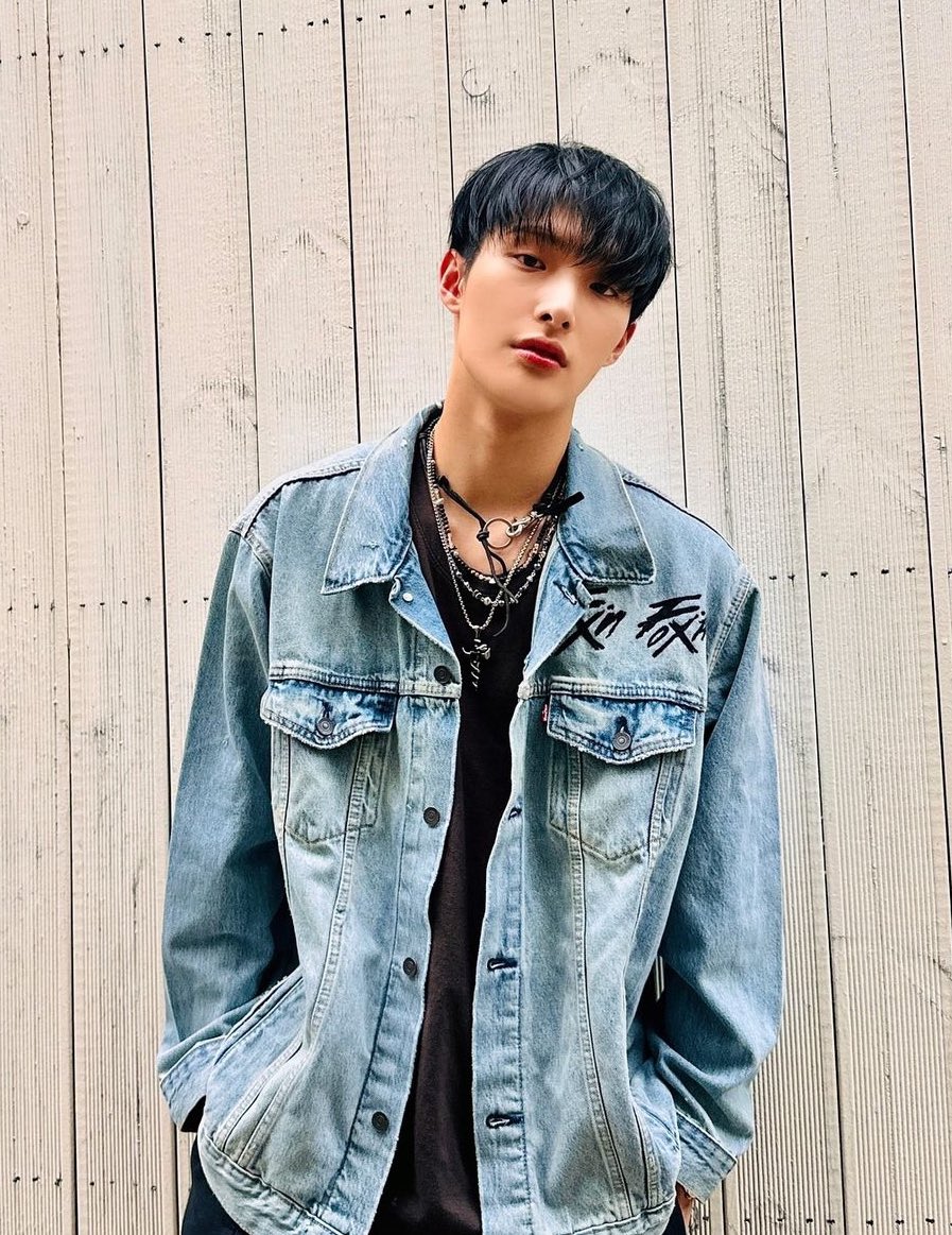 k10michelle's tweet photo. My ATEEZ boyfriend is back to dark hair. I had a mini crisis about it this morning. He’s still his usual fine-as-hell self, though.

RIP Platinum Mingi. https://t.co/8uhq4YCrbs