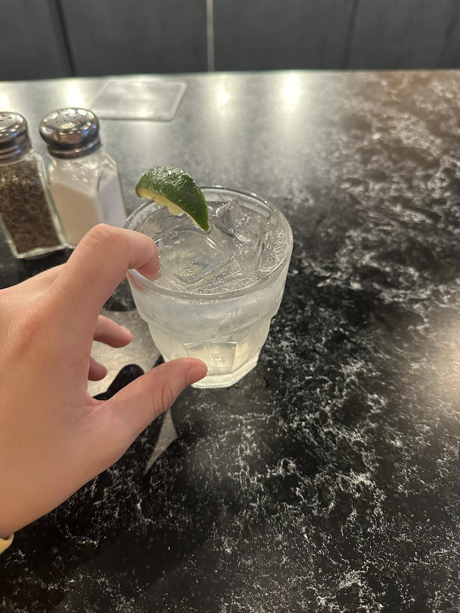 clevbusburn's tweet photo. Tapped in at the airport Chilli’s. May drop kick a baby https://t.co/F7cRSuuDdG