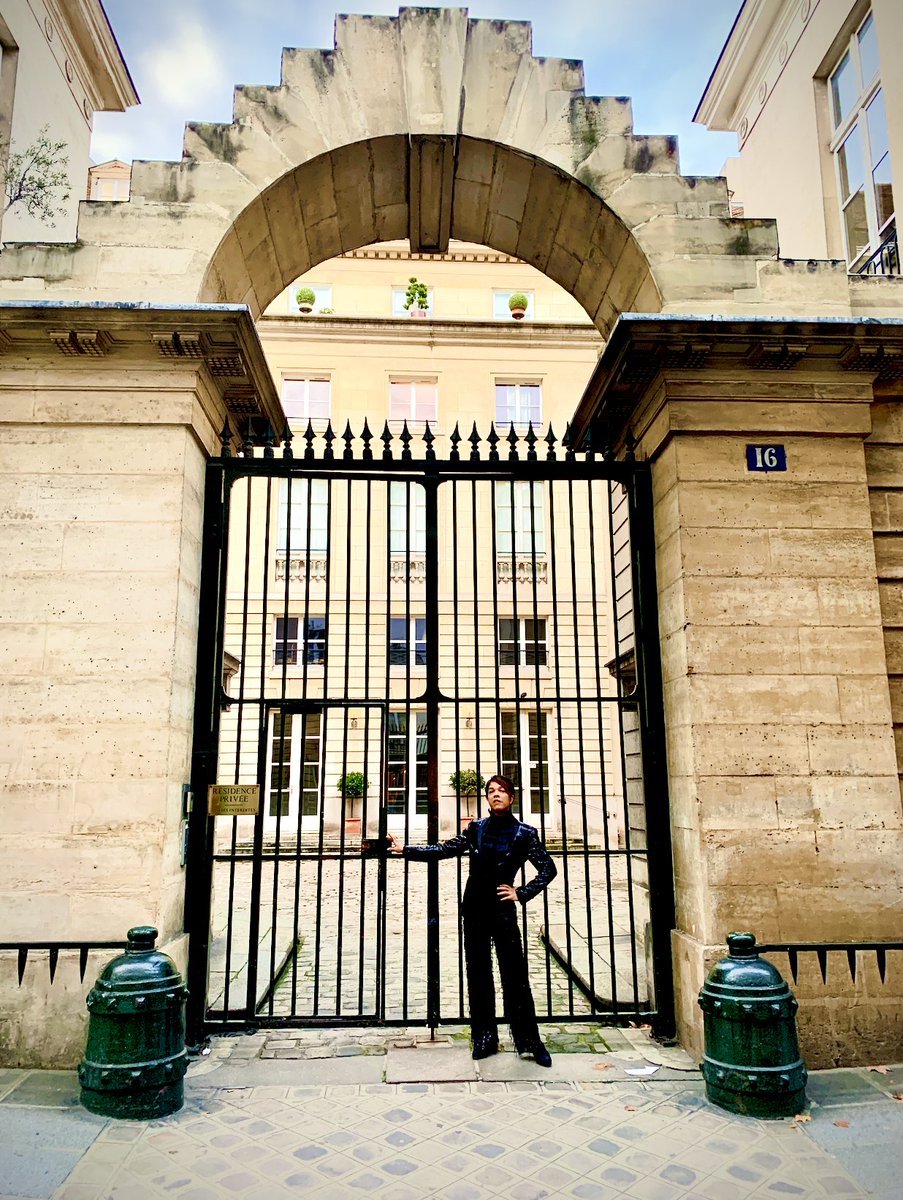 Voila! <a href="/Tommy__Walton/">TommyWalton.Live</a> 's summertime apartment! 
Located in the courtyard garden, of this spectacular, private, 18th Century mansion in Le Marais. 
L' Hôtel de Bonneval, at 16 Rue de Parc Royale. 
3 ème arrondissement, Paris
<a href="/MASTERCHEFonFOX/">MasterChef</a> <a href="/FoodClubFOX/">Food Club FOX</a> <a href="/bonappetit/">Bon Appétit</a>