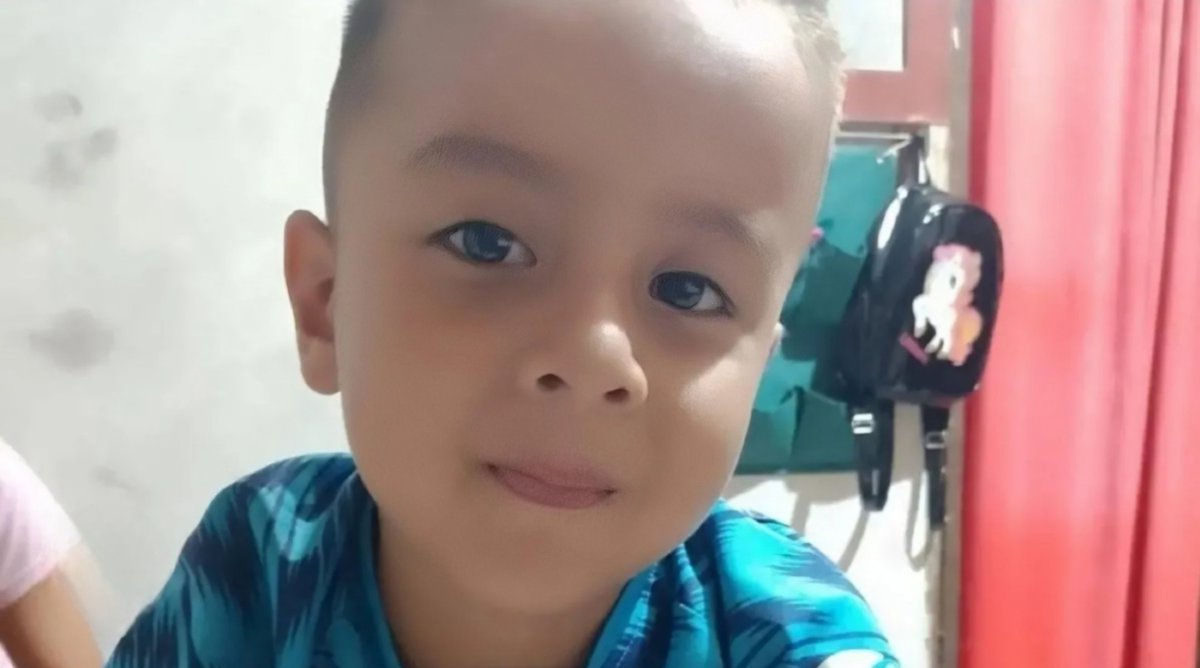 Gente de Corrientes a no abandonar!! Sigan exigiendo la verdad sobre el pequeño Loan!! 
Tienen que dar explicaciones tanto los que están en la Cárcel como también los q rodeaban al comisario, intendente y el gobernador de la provincia!
#NiUnNiñoMenos 
#LOAN