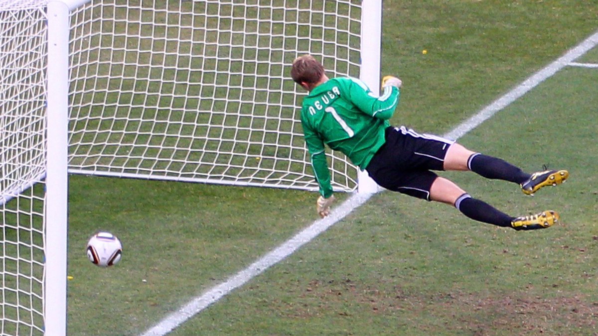 robert0wfc's tweet image. “Never a penalty” you can let us have this one thankyou.