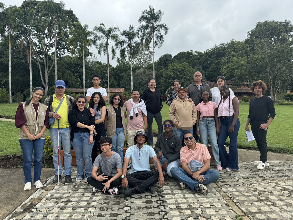 felicor17's tweet photo. ¡Avanzamos en la Ruta Joven del Valle del Cauca! 🌟 Un espacio para impulsar la participación juvenil y fortalecer el liderazgo en nuestros territorios. @GobValle @PDJ_CALI @lameejr ¡Únete y sé parte del cambio! #RutaJovenValle #JuventudProtagonista #LiderazgoJuvenil https://t.co/HMLD2AeXdZ