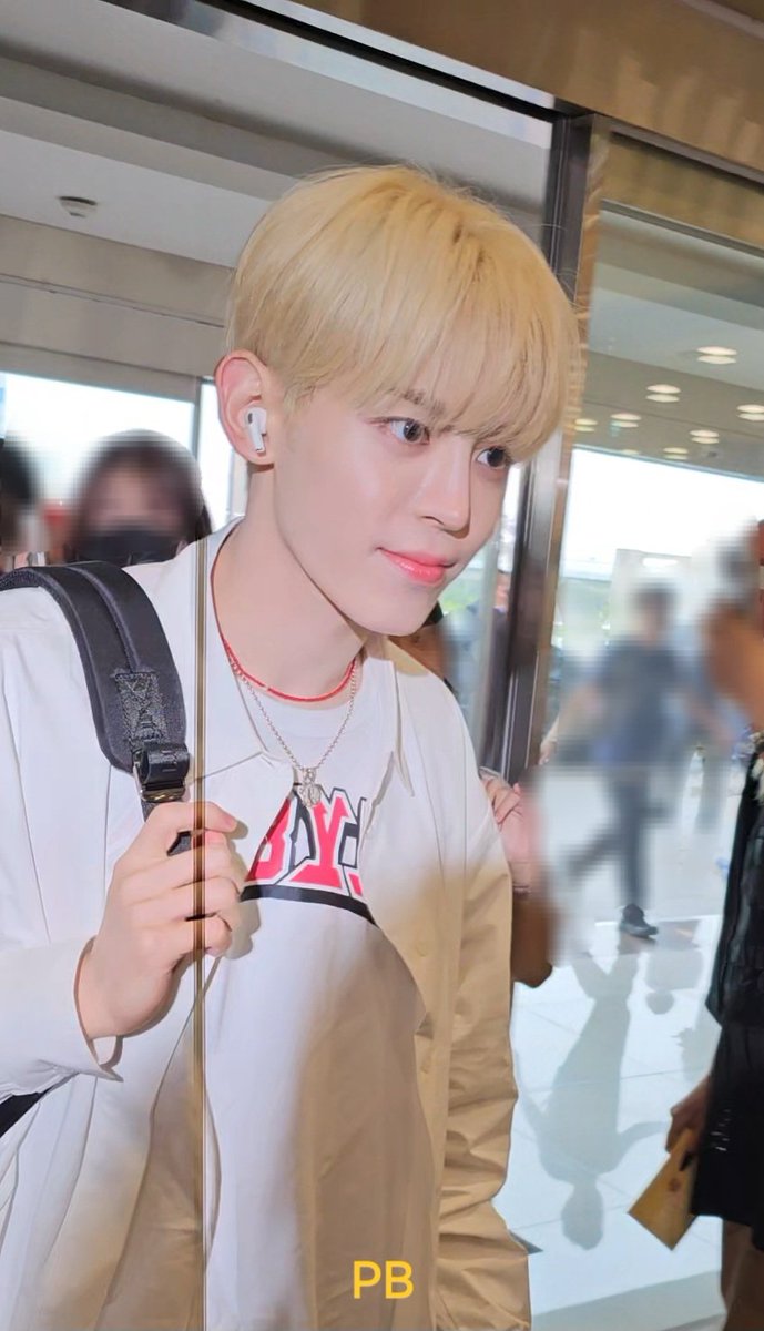 PB_khb's tweet photo. 애들아현빈님금발천사강림...
#나우어데이즈 #현빈 https://t.co/coEGqOP9NS