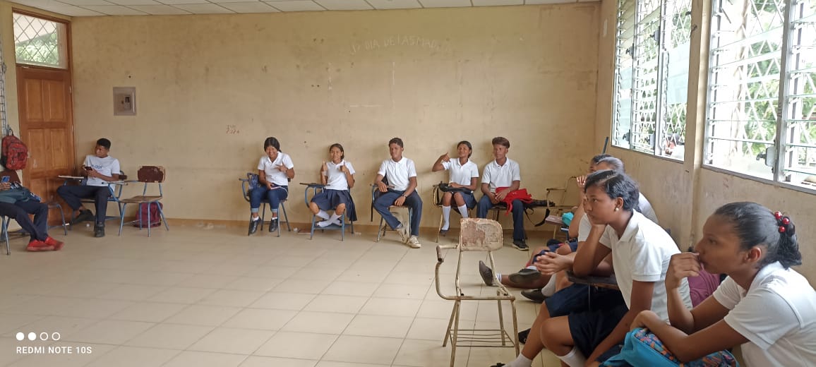 MarenaNicaragua's tweet image. Hemos compartido la importancia del manejo de los residuos sólidos para evitar efectos negativos en los ecosistemas boscosos y cuencas hídricas, mediante capacitación ambiental dirigida a estudiantes del colegio #INOS del municipio de Waspam, en el Caribe Norte.
#CalidadAmbiental