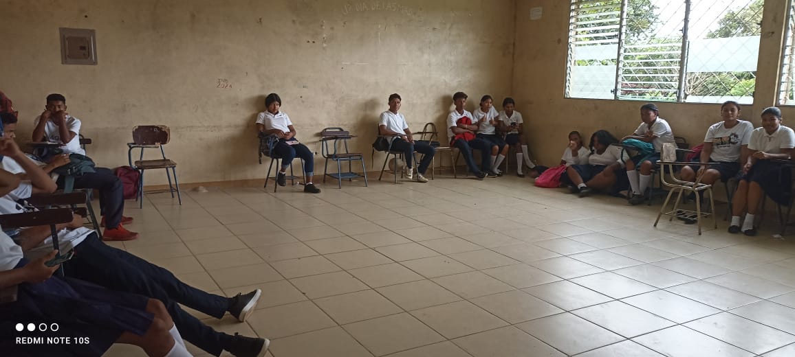 MarenaNicaragua's tweet image. Hemos compartido la importancia del manejo de los residuos sólidos para evitar efectos negativos en los ecosistemas boscosos y cuencas hídricas, mediante capacitación ambiental dirigida a estudiantes del colegio #INOS del municipio de Waspam, en el Caribe Norte.
#CalidadAmbiental