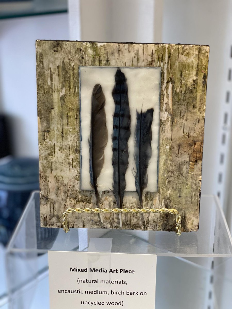texturescrafts's tweet image. Real feathers sealed under #beeswax #encaustic work by Anuva Swift #TexturesCraftworks @lockestshops 

#handmade #HamOnt #handcrafted #art #natureart #encausticart