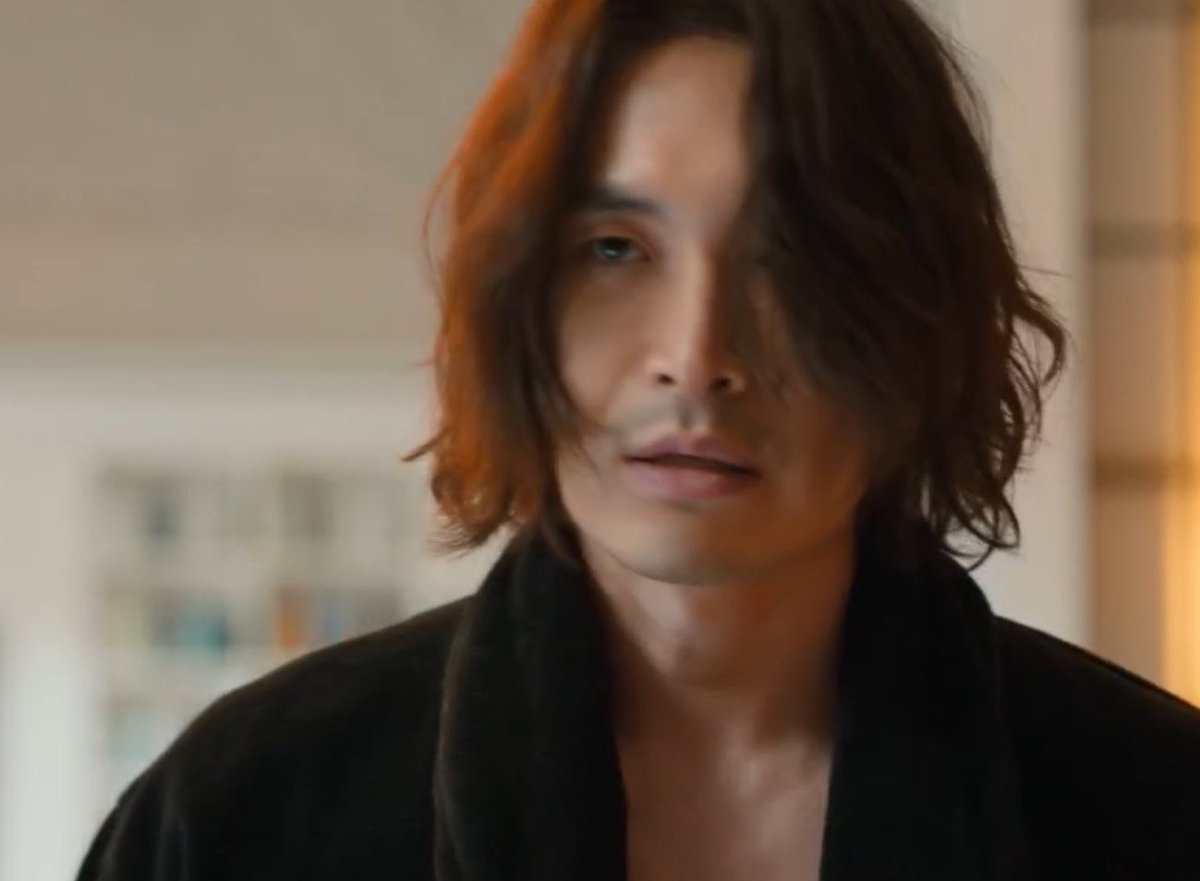 _marielagaes's tweet photo. el papá de todos los cucarachos de kdramaland: infiel, con concubina, hijo ilegítimo, irresponsable, bueno para nada y todavía intenta besar a la prota a la fuerza que porque es suya!!! por favor! si jamás ha sido tuya 👊🏻😤
#redswanep3 https://t.co/FWS9uWIz5F