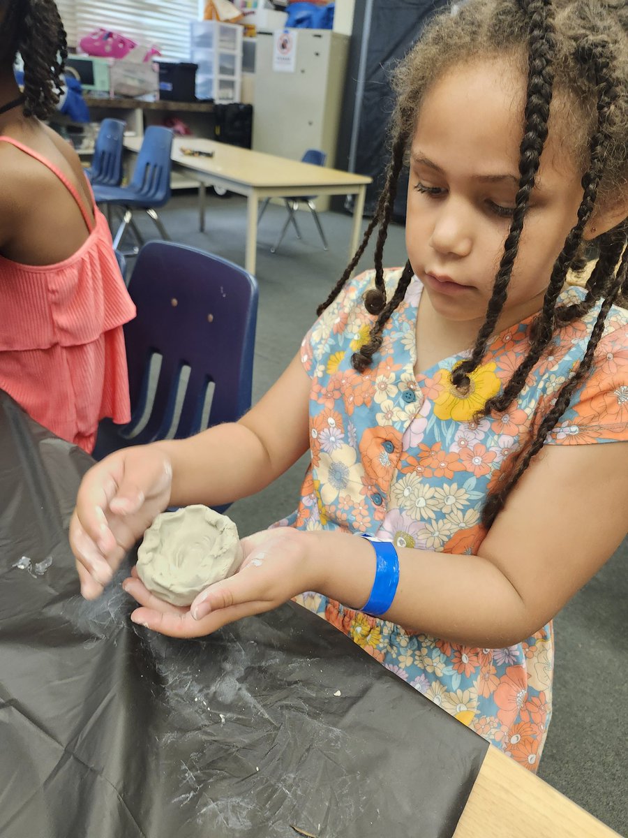 KidscareGCSD's tweet image. Aside from the tornado watch, today was awesome! We played Keep It Up and the Post-it Challenge at Morning Meeting. Then we made Stone Age bowls out of clay, went in the sprinkler, played kickball, Headbandz, hula hoop games, and more basketball! #Back2TheFuture @GreeceCentral 🌪