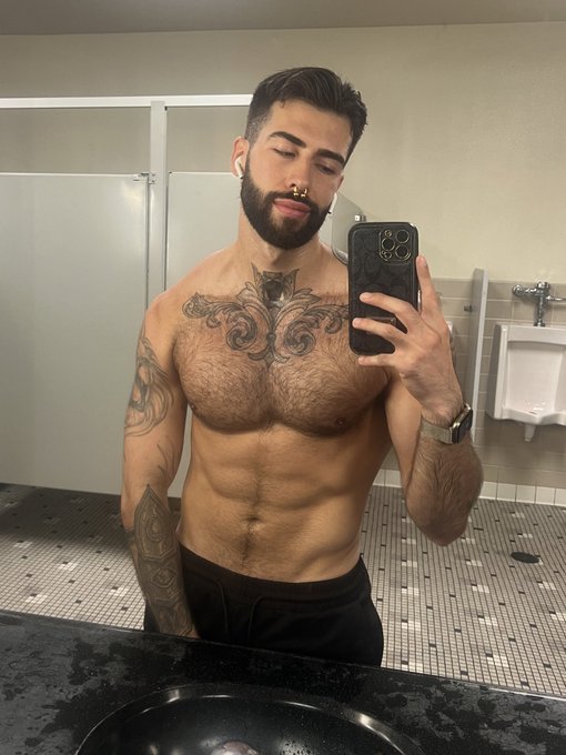 Your Papi https://t.co/yxWjOkzsoF<a href="/tag/citycinderella"class="tags"><span>#citycinderella</span></a>