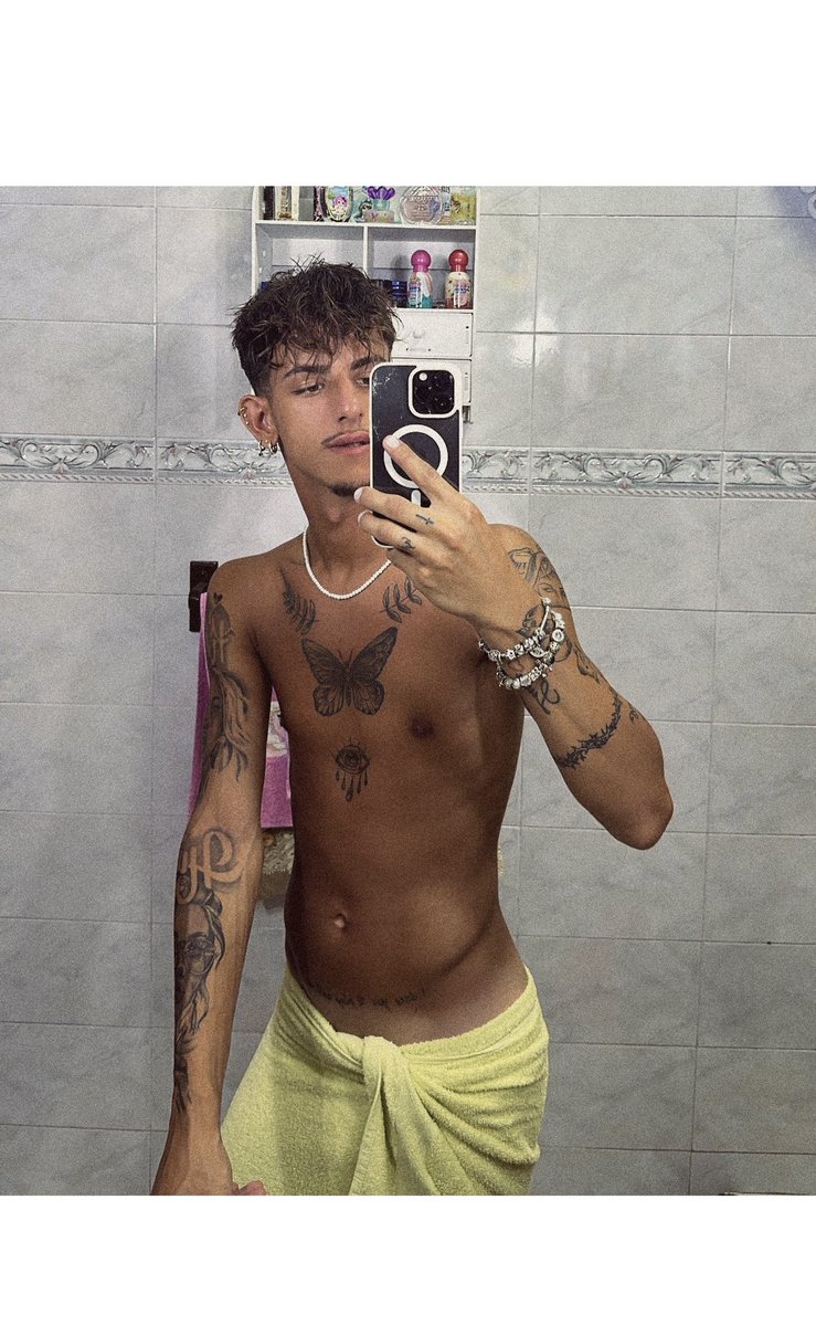 giocoluccii's tweet photo. Non mi conosci, mi vedi.. mi RT?😛 https://t.co/Q0mmrlhFJQ