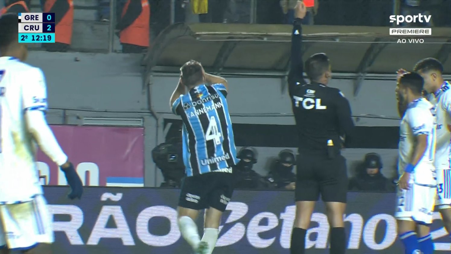 Brsaileirão: Expulsão de Kannemann (Foto: Reprodução/X)