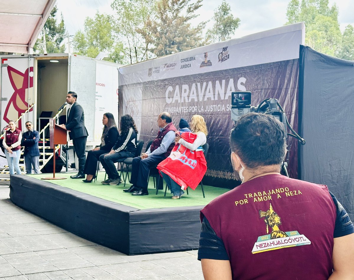 A_Palac10s's tweet photo. Desde hoy y hasta el próximo domingo las #CaravanasItinerantes de nuestra Gobernadora la Mtra. @delfinagomeza estarán en mi querido #NEZA. 

La @SEMOV_Edomex participa acercando la emisión de #Licencias de conducir para particulares y servicio público. 

#ElPoderDeServir 🇲🇽🚐🪪🇲🇽 https://t.co/xQy9bjeZLO