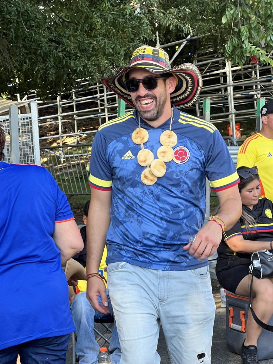 Colombia wins today just because of this guy #CopaAmerica 

Arepa still Venezuelan though 😂