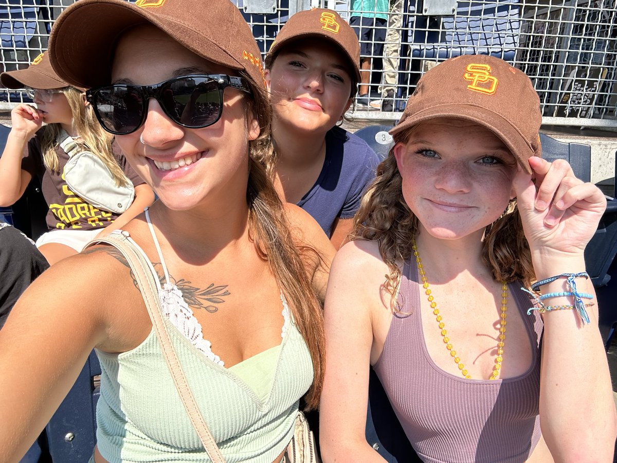cinalenee's tweet photo. Go Padres! #SDinHD https://t.co/4loJDSh87l