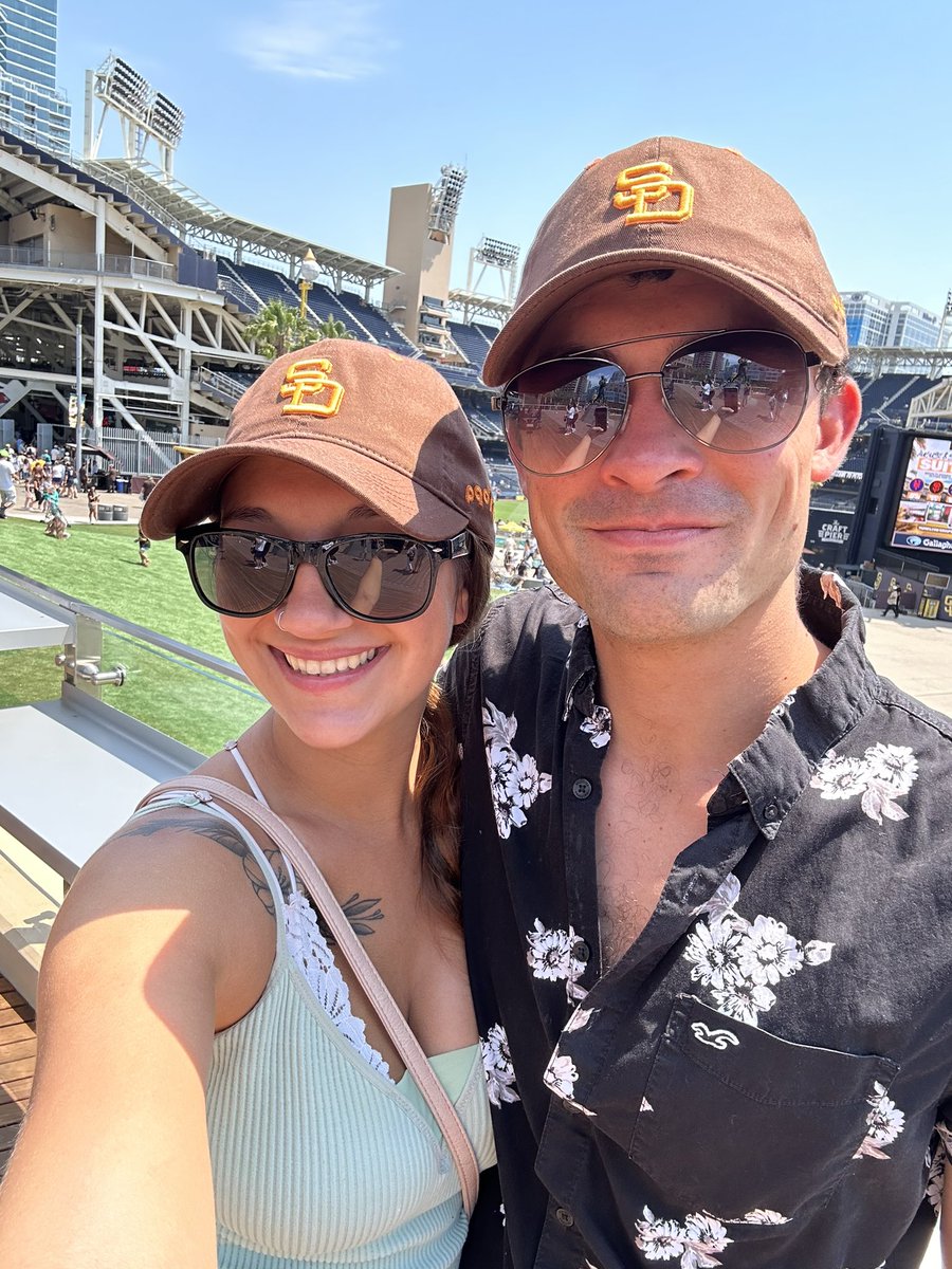 cinalenee's tweet photo. Go Padres! #SDinHD https://t.co/4loJDSh87l