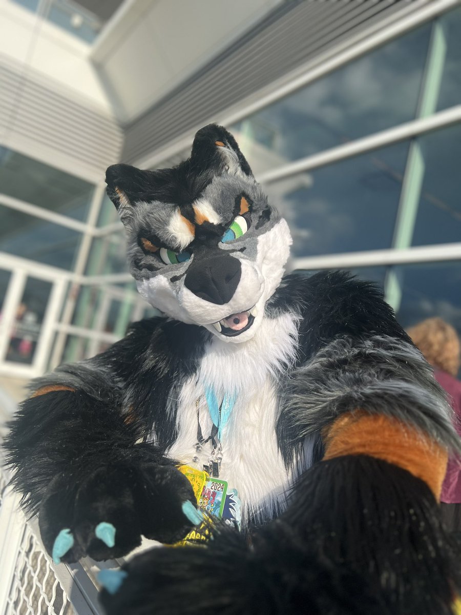 uni | gweenestdog 🔜 COMMISSIONS! tweet media