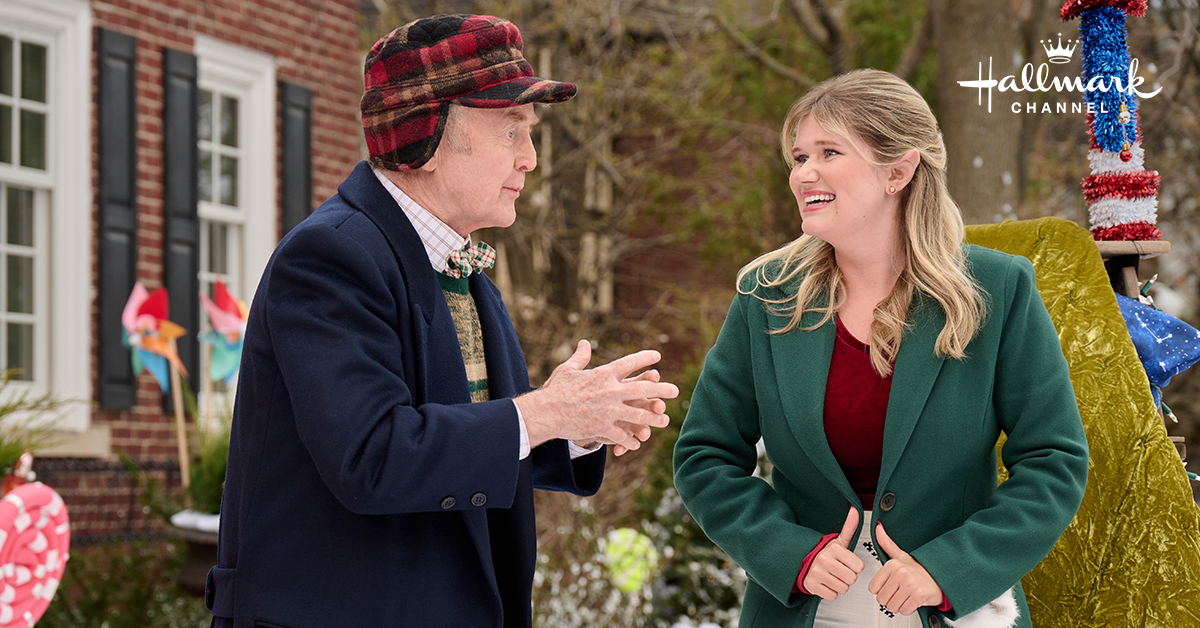 hallmarkchannel's tweet photo. Chuck #PatrickOBrien and Debbie @BaileyStender are on a mission to bring back Christmas! 🎄 Can these two elves accomplish their goal? Don't miss #RescuingChristmas this Saturday at 8/7c as part of #ChristmasInJuly. 🎁 https://t.co/8dtdyb6uhI