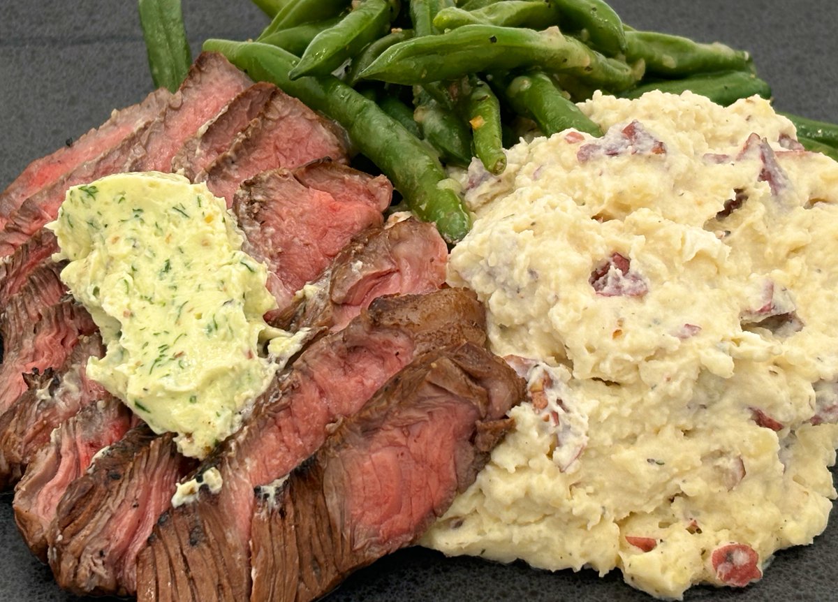 jenkovalov's tweet photo. Sirloin Steak. Medium-Rare. Homemade Compound Garlic-Herb Butter. Mashed Red Skin Potatoes. Buttery Green Beans.
That’s what is for #DINNER this FABULOUS Wednesday night.
Also wanted to add: Sweetest revenge is living your BEST life. Haters HATE that. 🩷🤣
#ChefMama #APE #FoodPorn