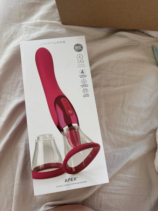 im live! come watch me try my new toy !!   https://t.co/odRB9Q9rhw https://t.co/I551wQJnrc