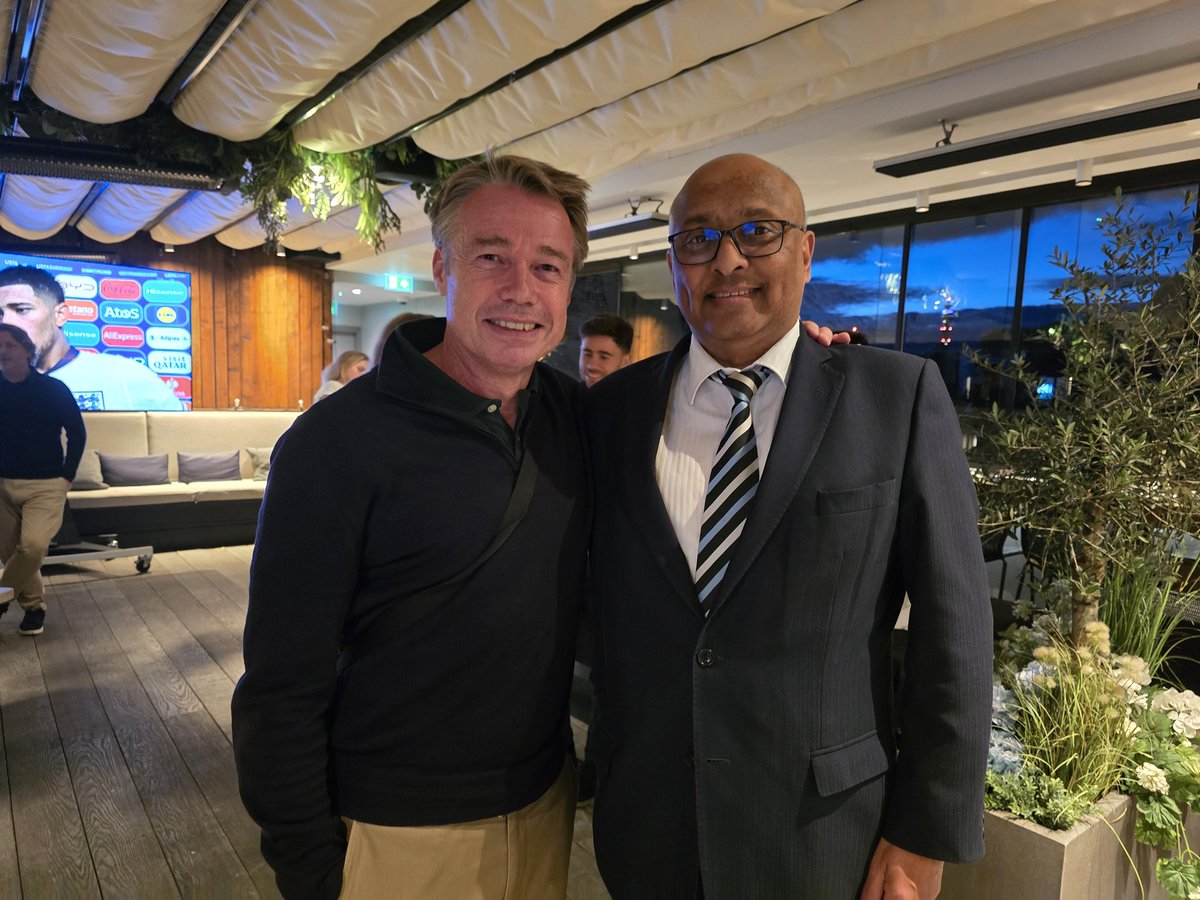 MarkHendrick_'s tweet photo. It was great to be a guest of the @premierleague to watch the match against Holland @OnsOrange_ENG tonight alongside @graemelesaux14 @chelseafc legend and @England star. Great performance by @England. Let's win #EUROS2024. https://t.co/j0wVAq2NPU