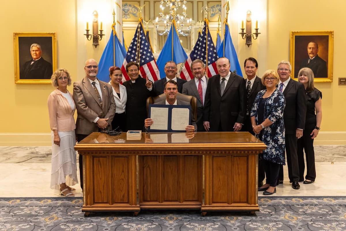 Docsteve4u's tweet photo. VICTORY COMPLETE IN OKLAHOMA AFTER 10 YEARS Dr. Steve Anderson at Oklahoma State Capital with Governor Kevin Stitt and Transworld @Accrediting Members for Bill 4050 Signing allowing our Bible Schools to Grant Degrees in Oklahoma THANK YOU!! Bill principal sponsor Senator Dana  @Prieto4OKsenate