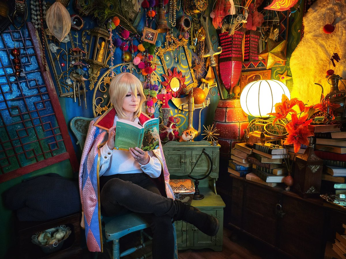 Malindachan's tweet photo. More photos with Howl and Sophie at the Natsukashii Haüs, a Ghibli-inspired Airbnb by Fabled Realm!

Howl was one of three characters I threw together for this location. My Sophie @Logicalanswer _ and I used sewing patterns by @MadewithMaridah

Photos taken by @TurtleSmithyCos https://t.co/ODhR0uhdhi