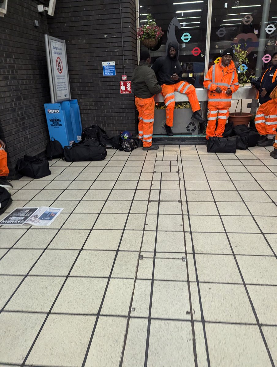 MikeTWelland's tweet photo. Couldn't resist heckling these Dutch fans on the way home. https://t.co/GO1KmNDcAX
