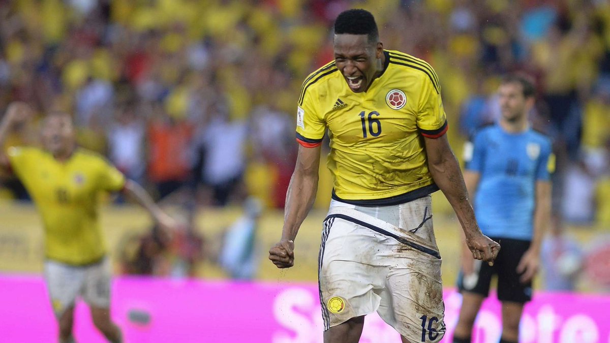 SerratoSebas298's tweet photo. Entró, canchereó, quemo tiempo y despejó todos los balones que pasaron cerca a él.

Yerry Mina juega para los que saben de fútbol. https://t.co/bT7qPHpvnr