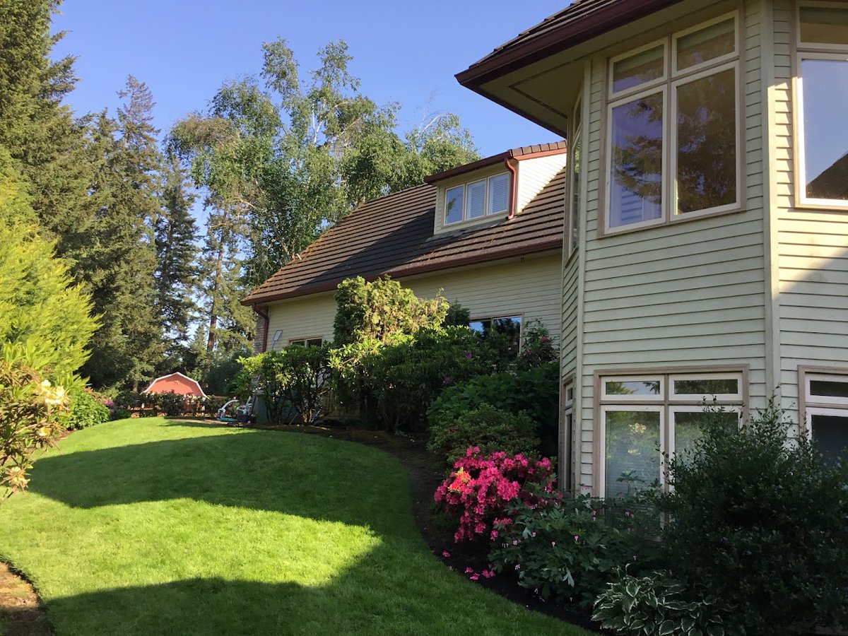 PortlandGutter's tweet image. Discover the Ultimate in Gutter Excellence! 
Looking for top-tier gutter solutions? Look no further! 
⭐️Lifetime Leak Guarantee: Enjoy peace of mind with gutters guaranteed not to leak for as long as you own your home.
⭐️Proven Excellence: With over 80 5-star Google reviews.
