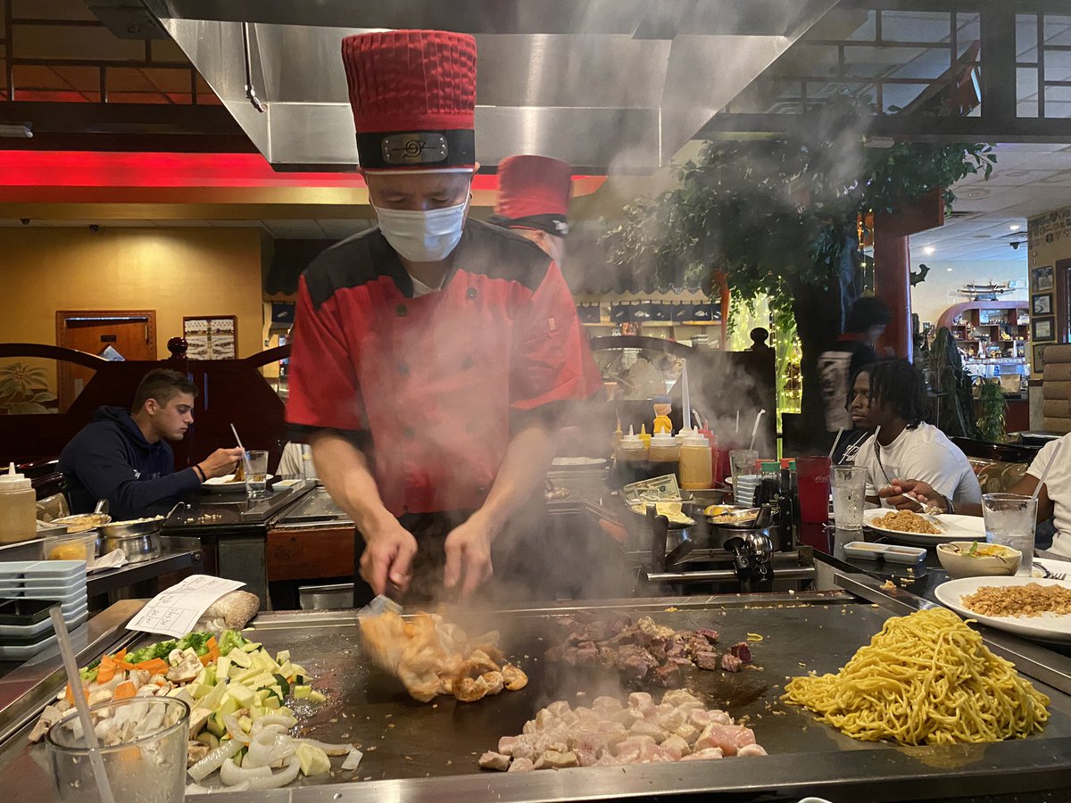 Coach_KCal's tweet photo. The @MUHawksFB WRs got after it this summer! Great way to celebrate with some Mini Golf &amp; Hibachi Dinner #FlyHawks #WRU

Congrats to @mjames_03 &amp; @chriskessler22 for taking home the 🏆 https://t.co/ZUwQU1Ise7