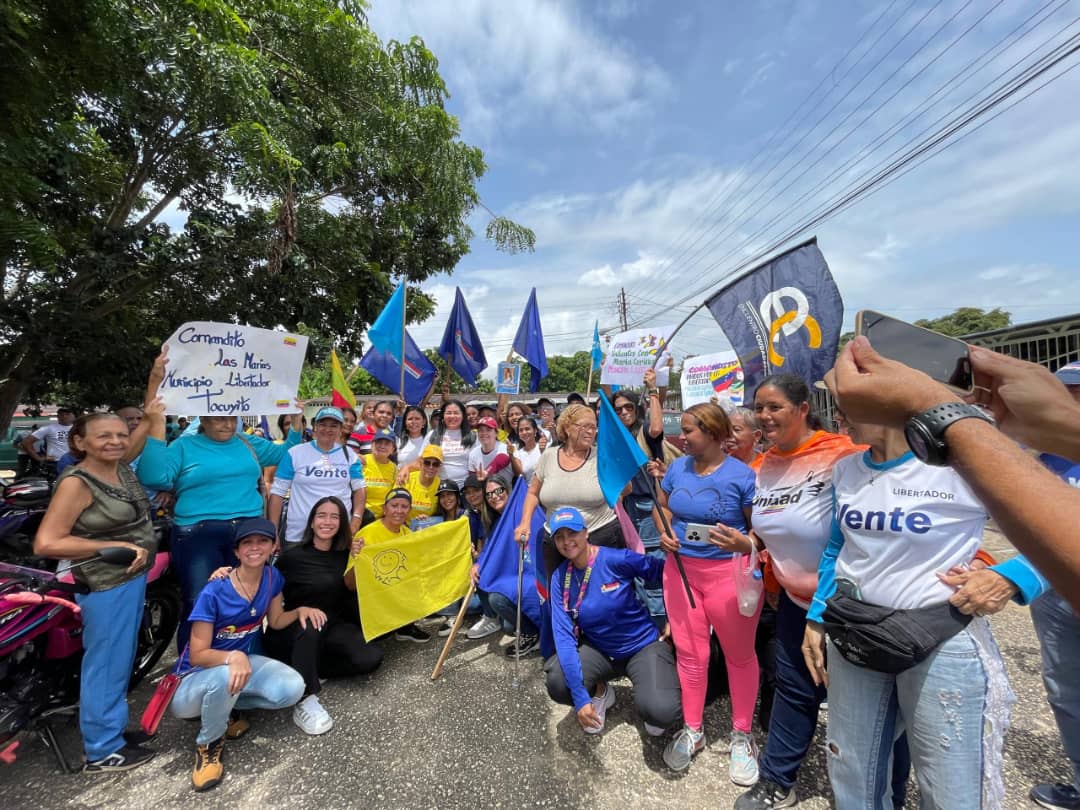 El sábado 06 de julio participamos en la concentración y caminata con los comanditos en compañia de las organizaciones politicas de la UNIDAD, en respaldo al candidato presidencial Edmundo González en el sector La Honda, Municipio Libertador.

#ADecosconedmundo
#VamosAGanar
