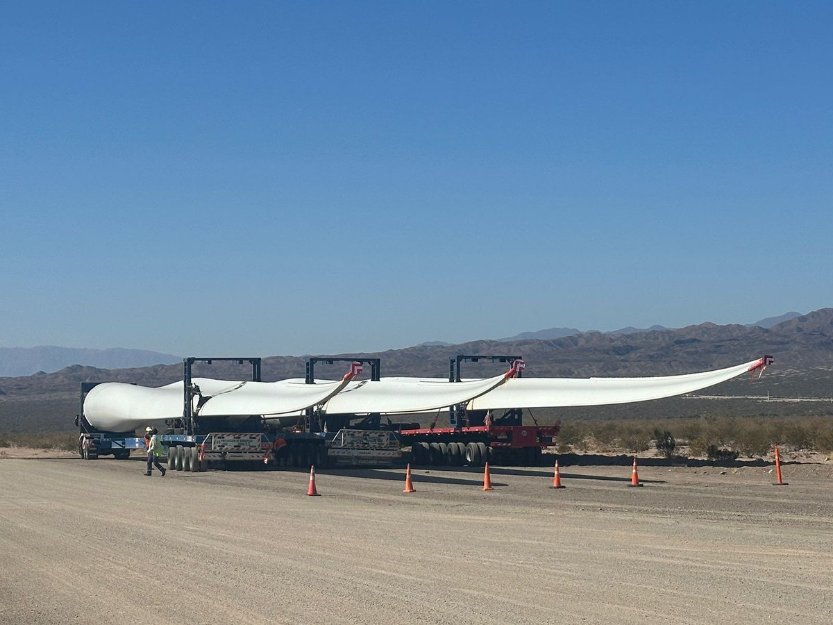 Quiero contarles que llegaron al Parque Arauco componentes para los nuevos aerogeneradores que permite seguir avanzando en el proyecto de expansión del PEA III. Estos componentes son esenciales para alcanzar la capacidad total del proyecto, que asciende a 99,4 MW.

Cada paso que