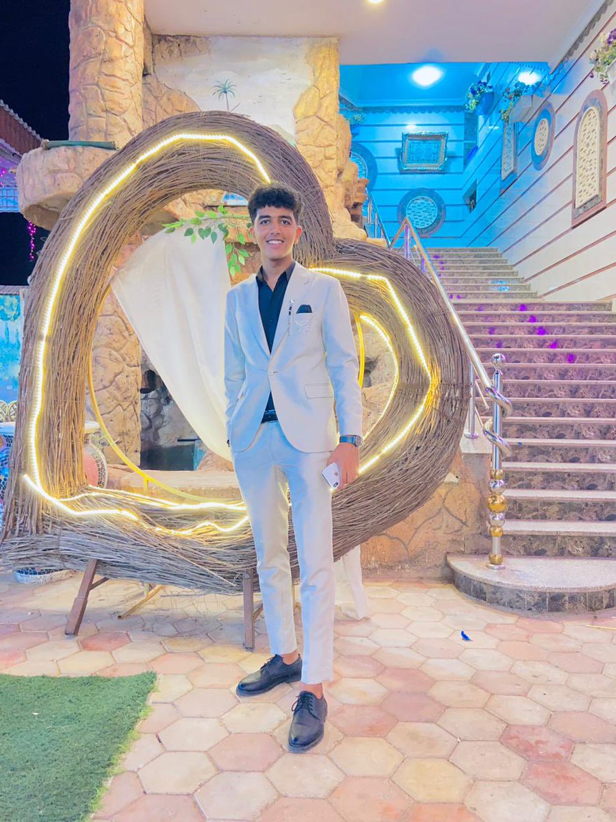 kholy72's tweet image. عشقت اللون الاسود حتى تلونت حياتي به 🖤