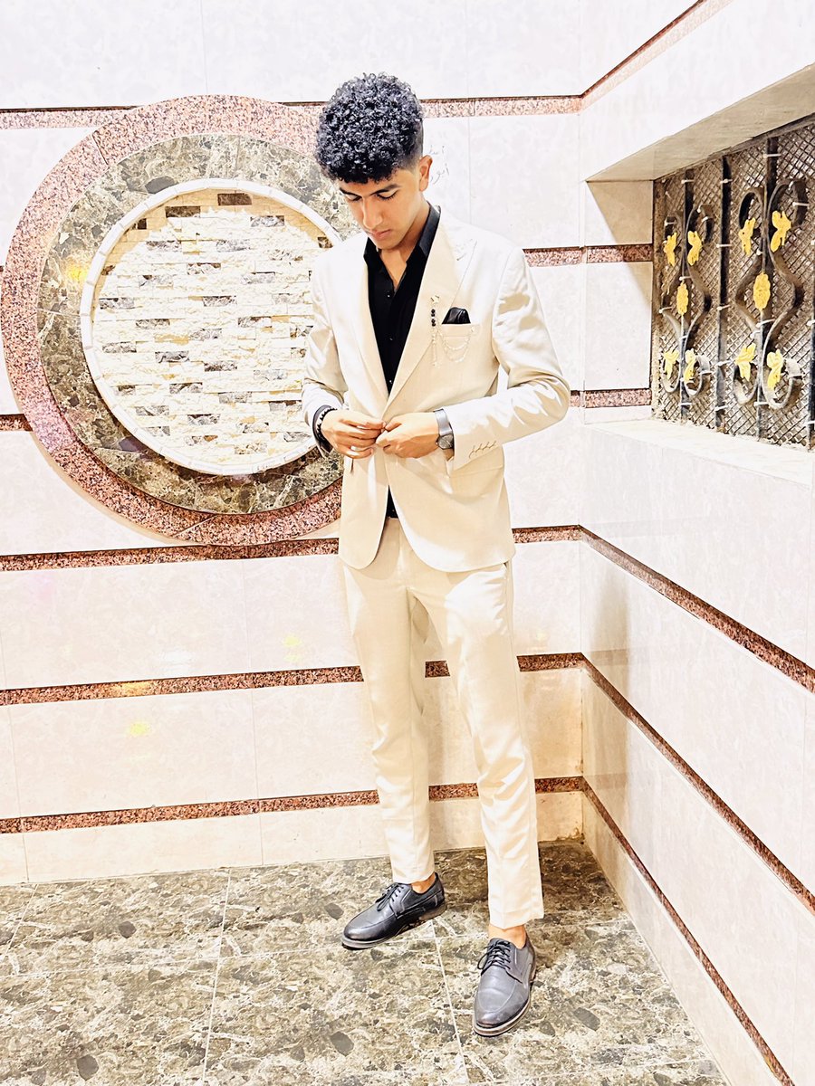 kholy72's tweet image. عشقت اللون الاسود حتى تلونت حياتي به 🖤