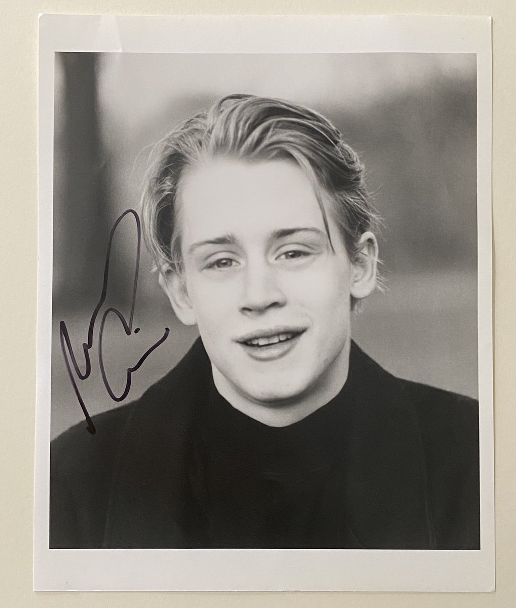 Home Alone star Macaulay Culkin hand signed 8x10 promotional photo - £199