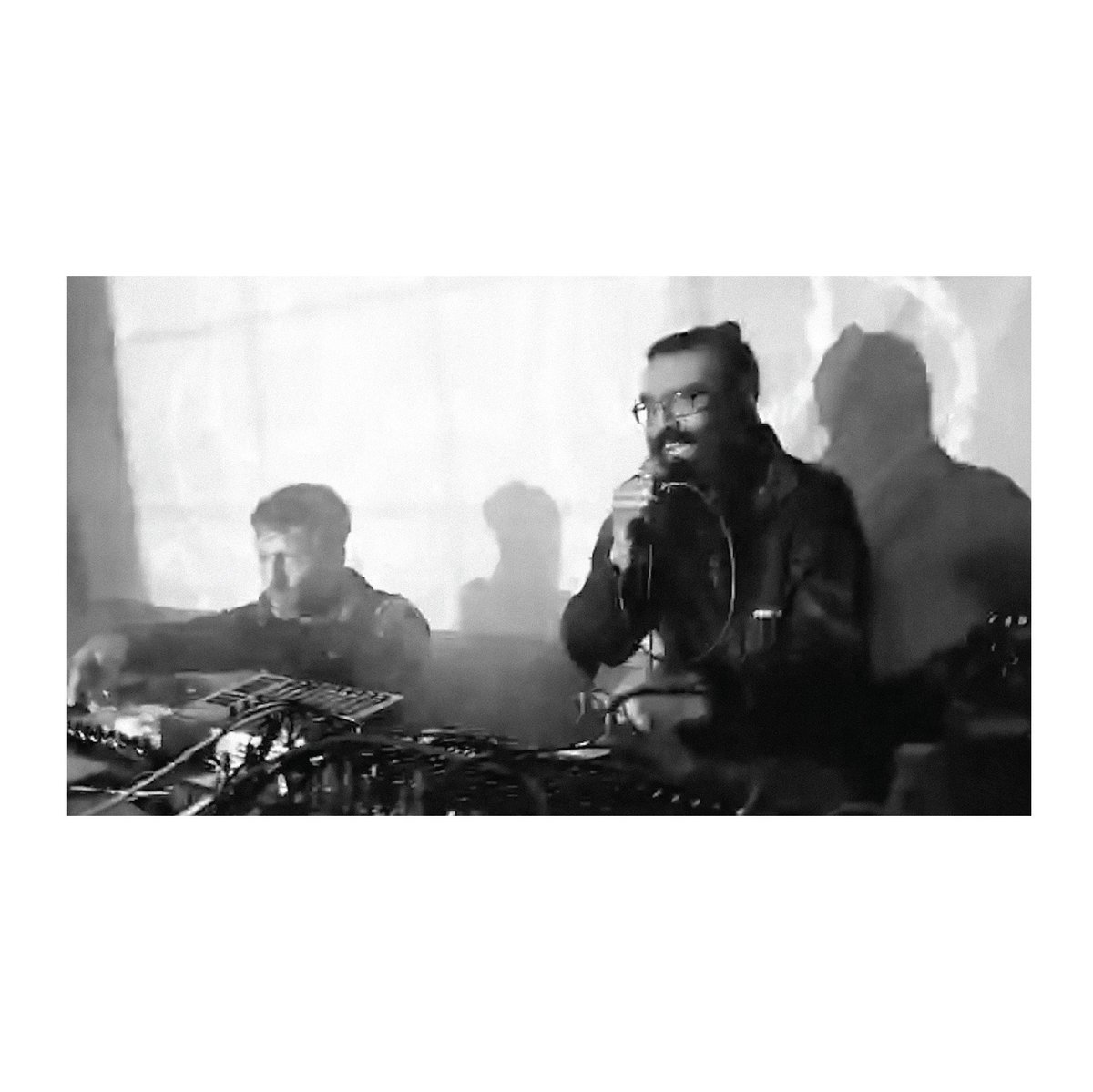 EVOLVEdie's tweet photo. Evolve +/- Die forges a confluence of meditative drones, Indian raga singing, and improvisational electronica, crafting a sonic tapestry that transcends boundaries. Their hypnotic sonic blend integrates spoken word, rap, and earth-shaking sub-bass frequencies 🔌🎶 https://t.co/2fSsSk9170