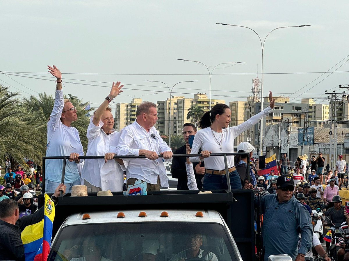 Unionradionet's tweet image. González Urrutia recorrió el estado Anzoátegui este #10J dlvr.it/T9R1Bb