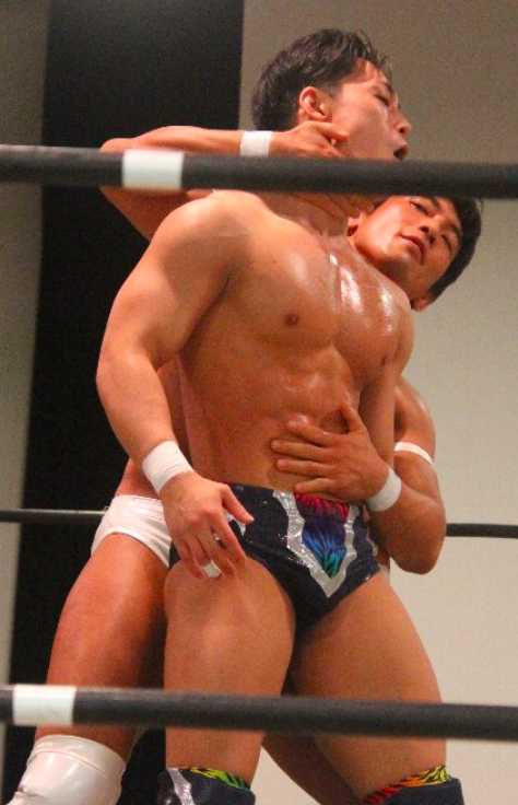 marti25810's tweet photo. Pro wrestling in Japan is wild! Hiroshi Yamato vs Koju Takeda.
#beefcake #hunk #hunkywrestler #stud #studmuffin #muscle #canadianhunk #hotwrestler #sexyboi #pecs #gymbody #physique #beefcakesofwrestling #hunkywrestler #homoerotic https://t.co/i77AtZFHsN